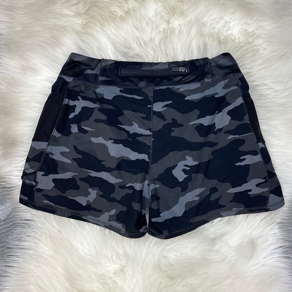 ⭐️Athleta Girl Record Breaker 3" Shorts in Black Camo [400] - Picture 4 of 10